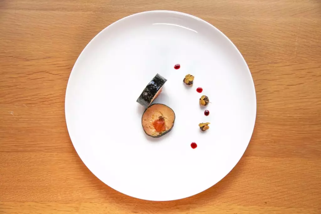 image Foie gras de canard du Sud-Ouest à la truite des Pyrénées et compotée de pruneaux d&rsquo;Agen